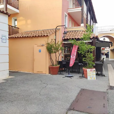 Appartement Grand Studiot2 A Pierre Et Vacances Cap Esterel *